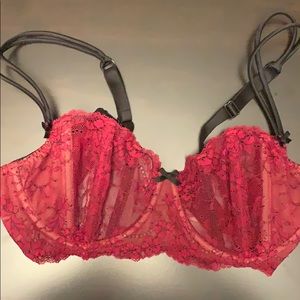 Beautiful 36D boned Victoria’s Secret red lace bra